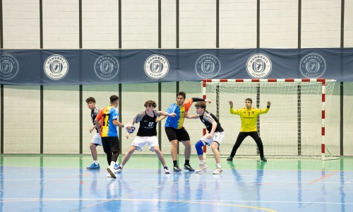 Éxito Fotográfico en el Entrenamiento y Partido entre Handball School y Handbol Serradells