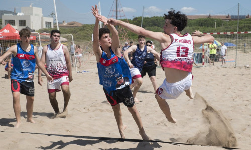 Los juveniles de playa participan en el Torneo de L’Estartit y ya se preparan para la próxima cita en Malgrat de Mar