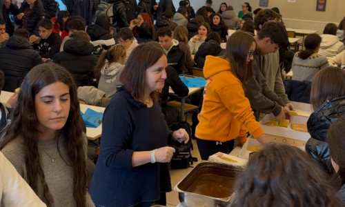 Èxit de la Xocolatada d’handbol Solidària a l’Escola Andorrana de Batxillerat: 360€ recaptats per la investigació del càncer infantil