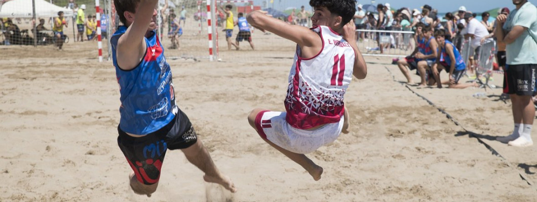 Els juvenils es queden a les portes dels quarts de final en el primer torneig del Tour Català de Handbol Platja