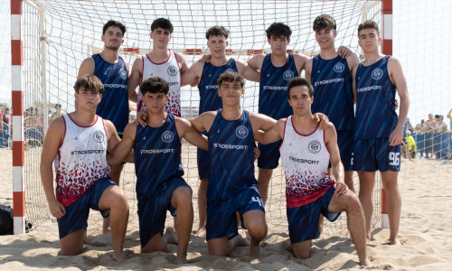 Despedida de temporada del equipo juvenil de balonmano playa en Mataró