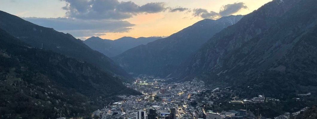 El repte solidari 360Legend supera els 1.700 km per donar visibilitat a les malalties minoritàries gràcies als alumnes de batxillerat El repte solidari 360Legend supera els 1.700 km per donar visibilitat a les malalties minoritàries gràcies als alumnes de batxillerat